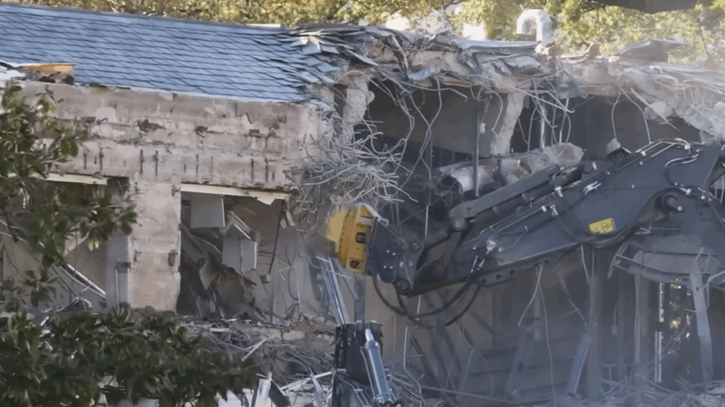 Trump's White House Ballroom Construction Sparks Controversy