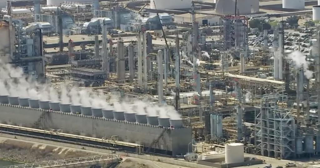 Iran's Closure of the Strait of Hormuz Heightens Energy Crisis Amid U.S. Policy Critique