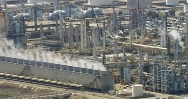 Iran's Closure of the Strait of Hormuz Heightens Energy Crisis Amid U.S. Policy Critique