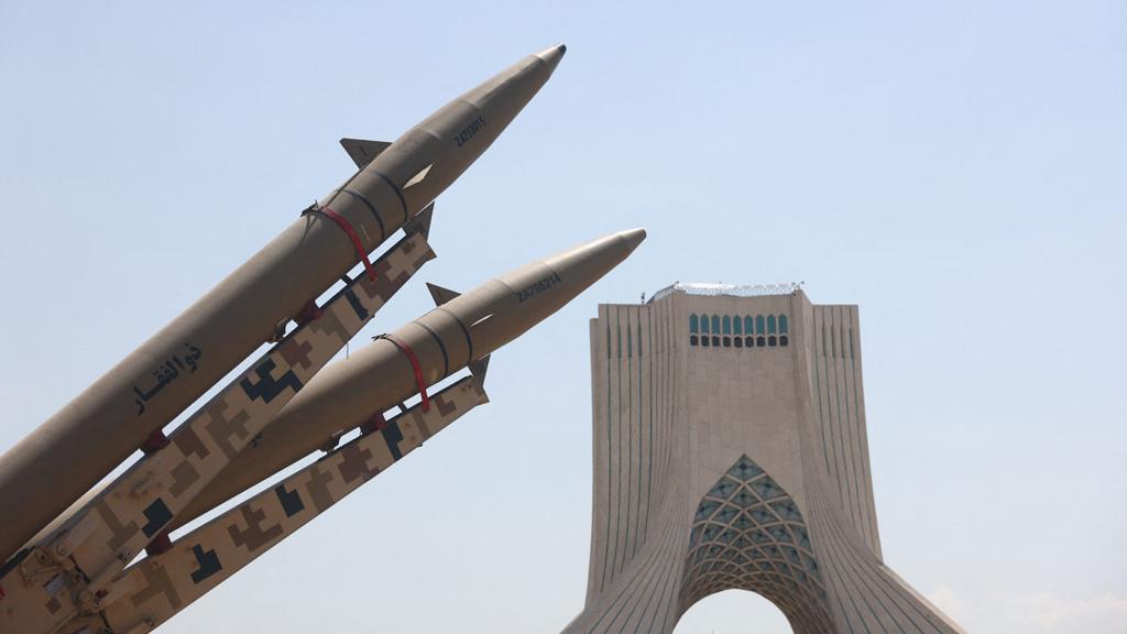 Trump Pauses Iran Strike, Seeks Quick Deal on Nuclear Program and Strait of Hormuz