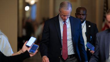 Poll Finds Most Independents, Women Say U.S. on Wrong Track Ahead of Midterms