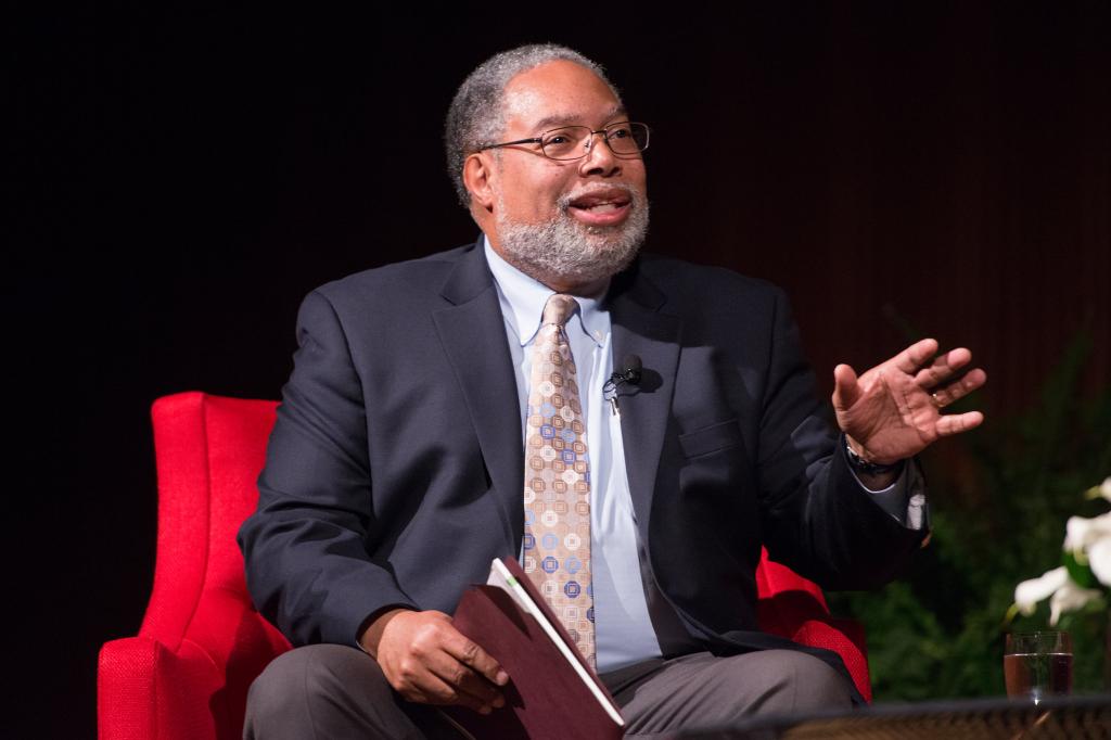 Smithsonian Secretary Lonnie Bunch Announces Resignation Amid Criticism of Institutional Direction