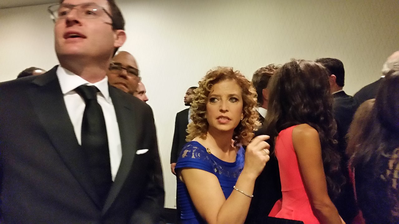 Debbie Wasserman Schultz at 2016 White House Correspondents' Association dinner.jpg