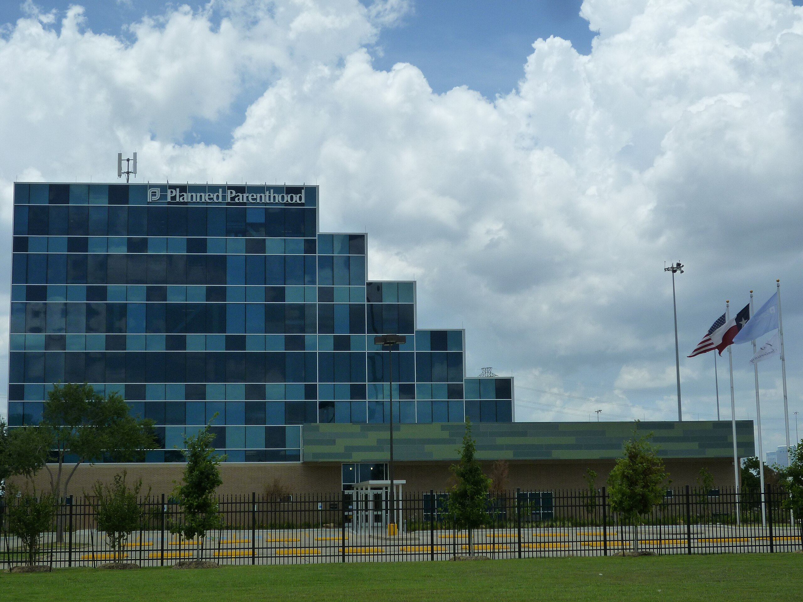 Planned Parenthood Closes Major Houston Facility Amid Funding Cuts
