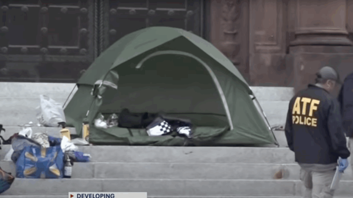 Washington Post Dubs Armed Red Mass Suspect ’Man With Tent’