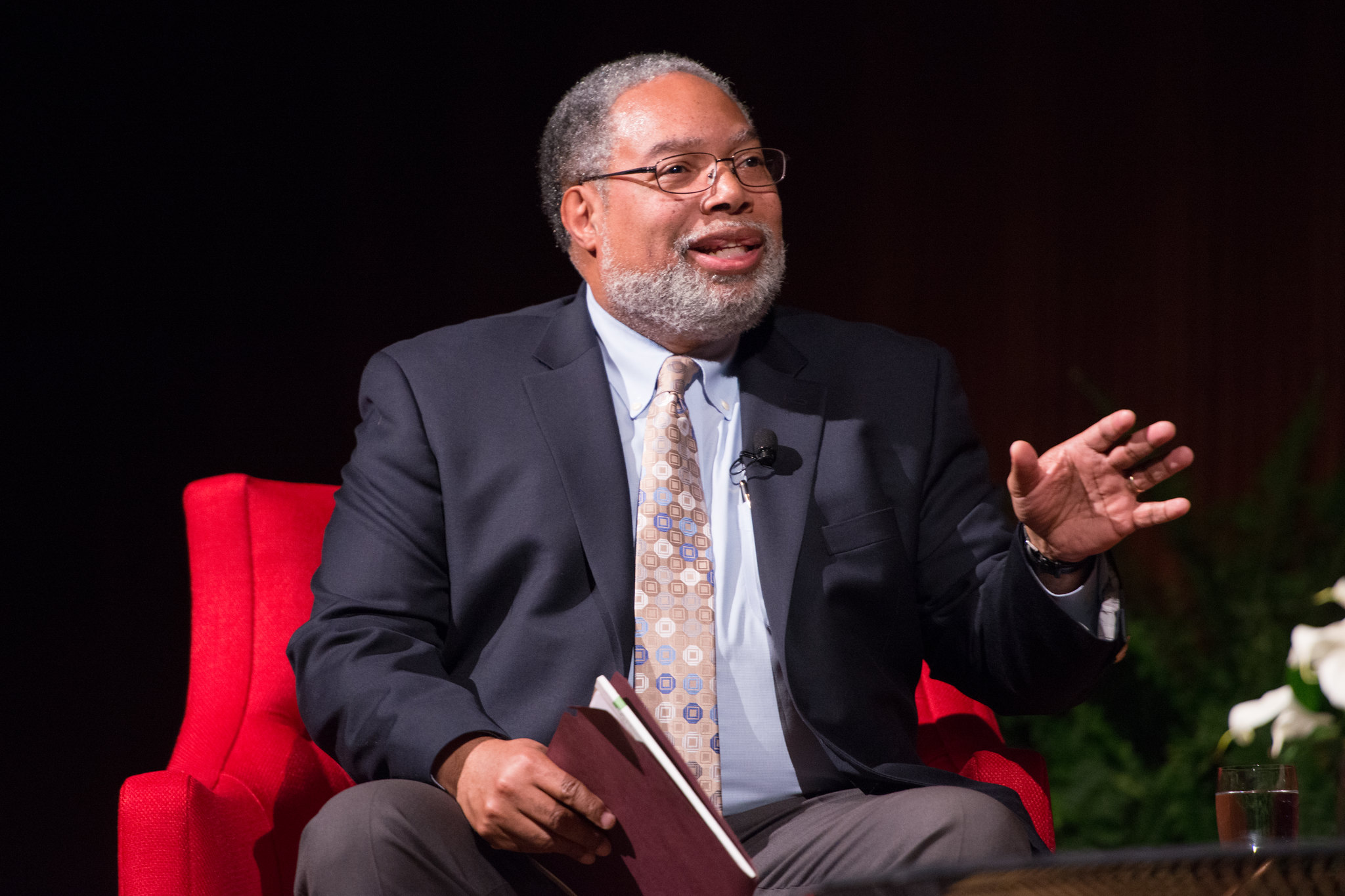 Smithsonian Secretary Lonnie Bunch Announces Resignation Amid Criticism of Institutional Direction